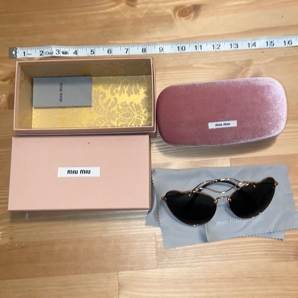 NEW MUI MUI Sunglasses with Box, pamphlet, pink velvet case, cloth - Picture 1 of 10